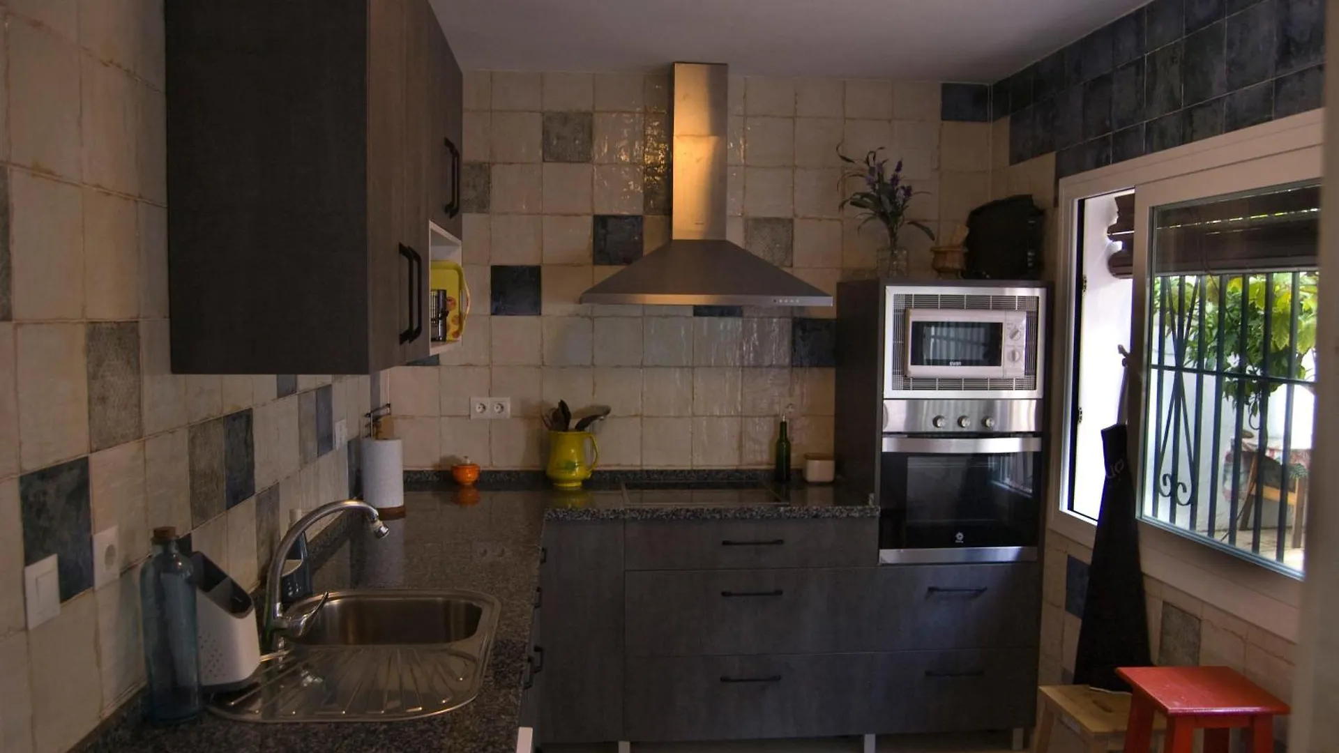 Casa Centrica Con Bonito Jardin Con 3 Dormitorios Aracena 0*,  Spain
