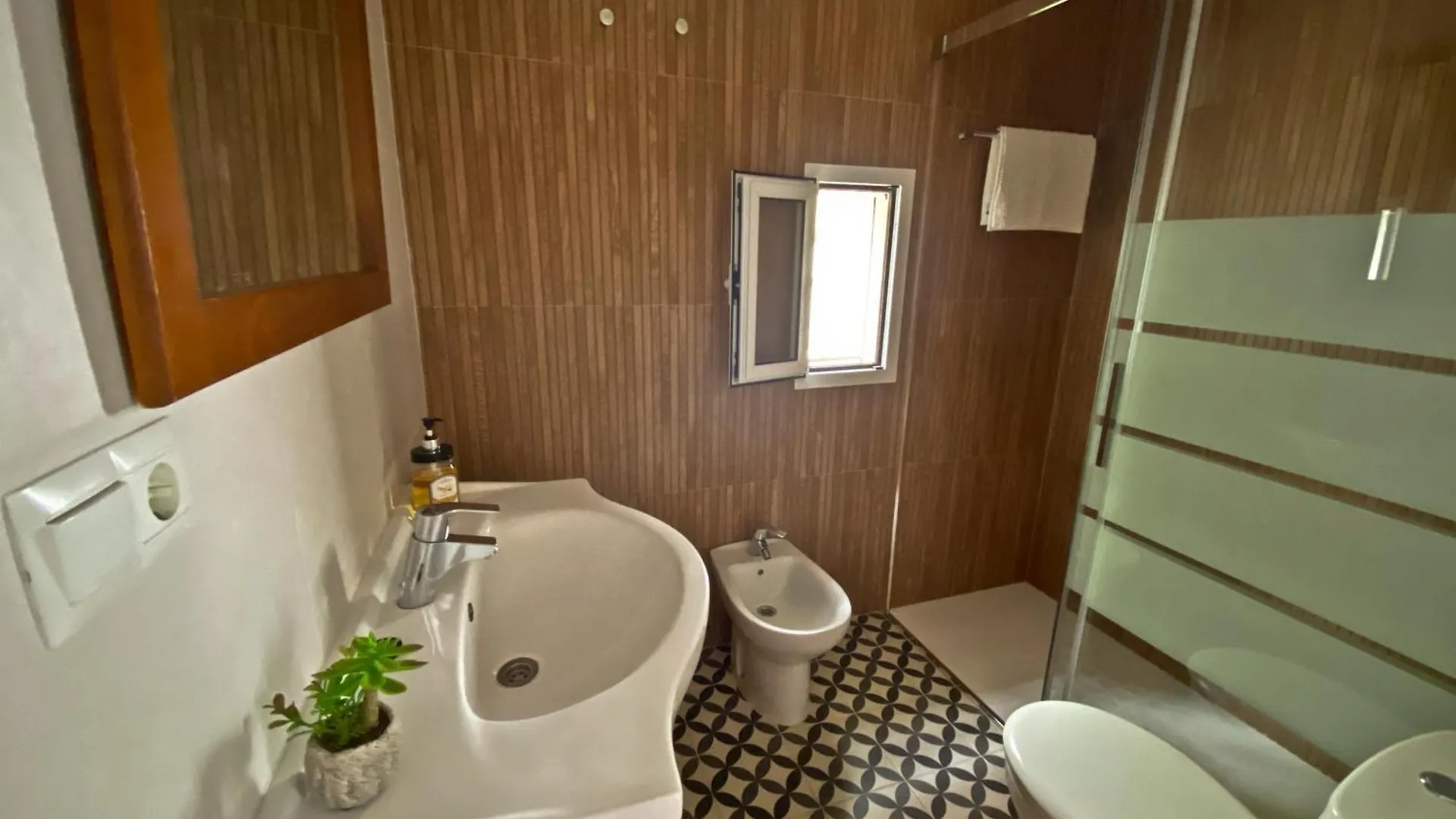 Holiday home Casa Centrica Con Bonito Jardin Con 3 Dormitorios Aracena Spain