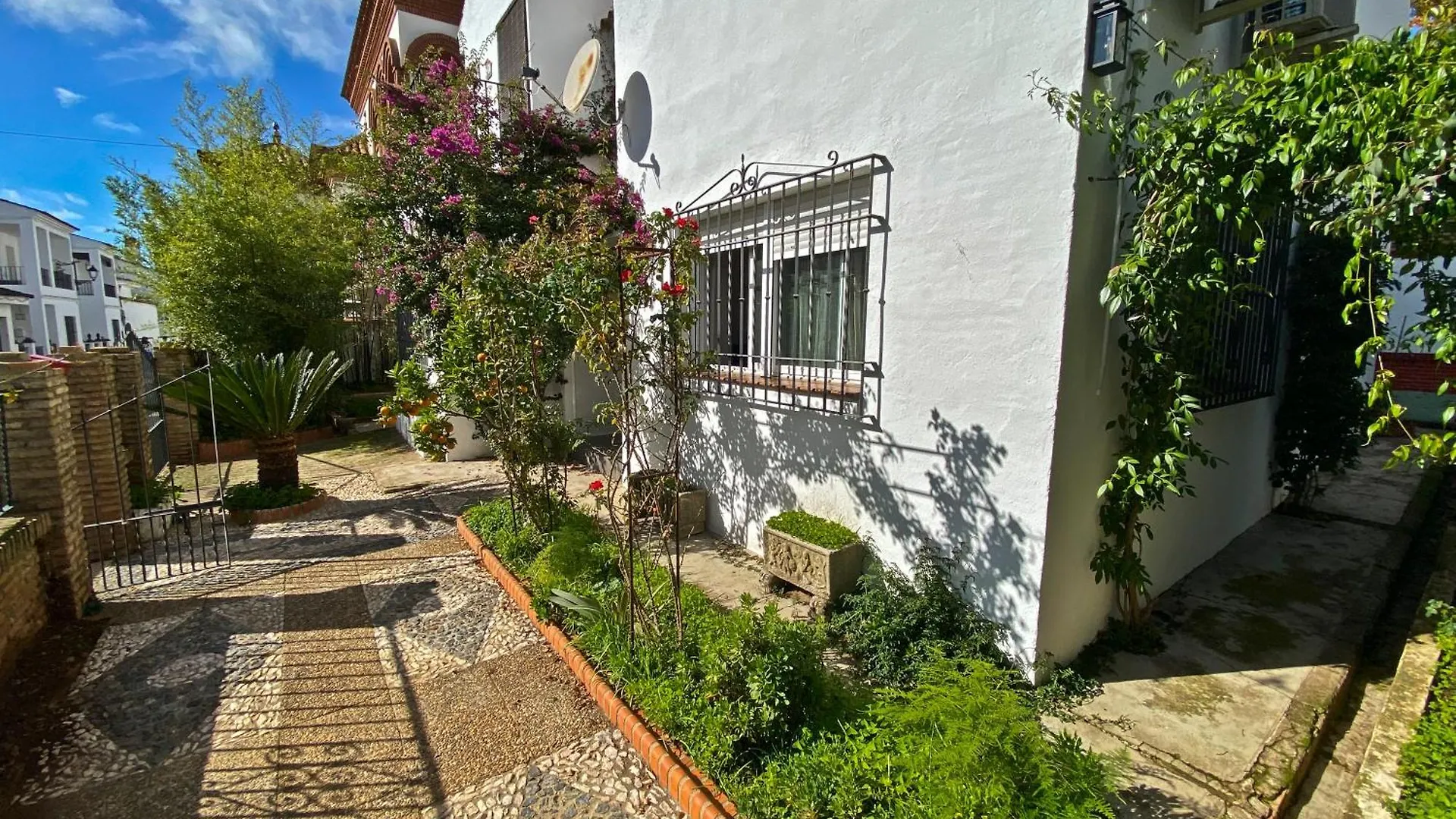 Casa Centrica Con Bonito Jardin Con 3 Dormitorios Aracena